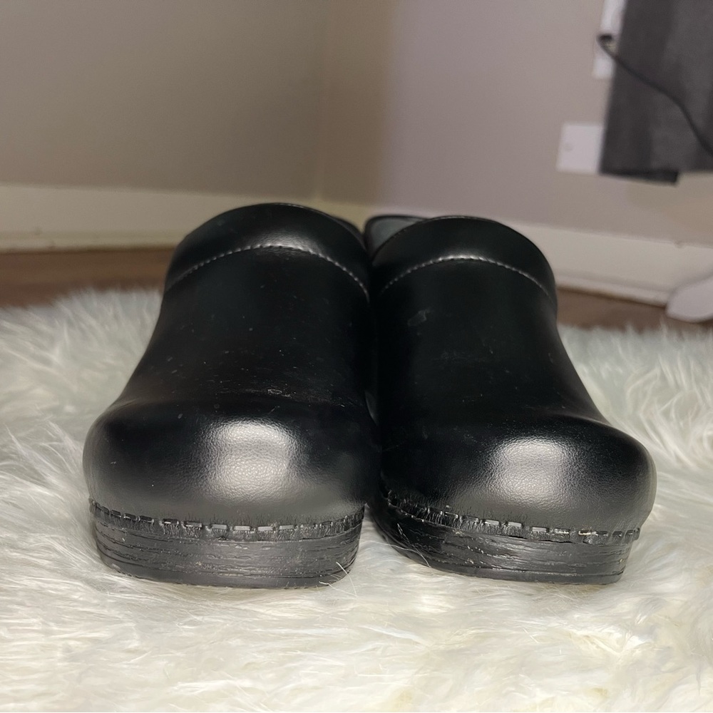 Dansko Professional Black Leather Clog - Picture 3 of 13